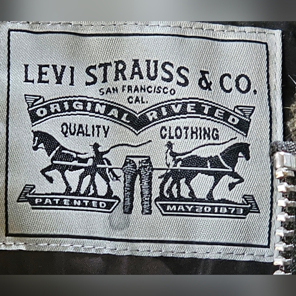 Levi’s Women’s Flight Bomber Jacket with Hood Green Camo Size M NWOT MSRP $160 - Picture 5 of 8